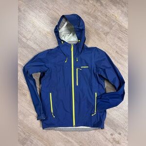 men’s patagonia torrentshell stretch jacket. size medium.